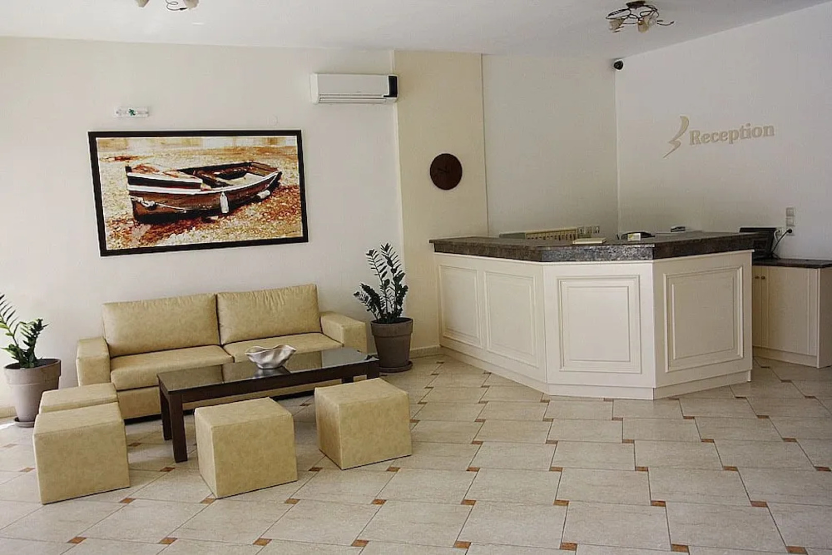 Konstantinos Hotel & Apartments 2