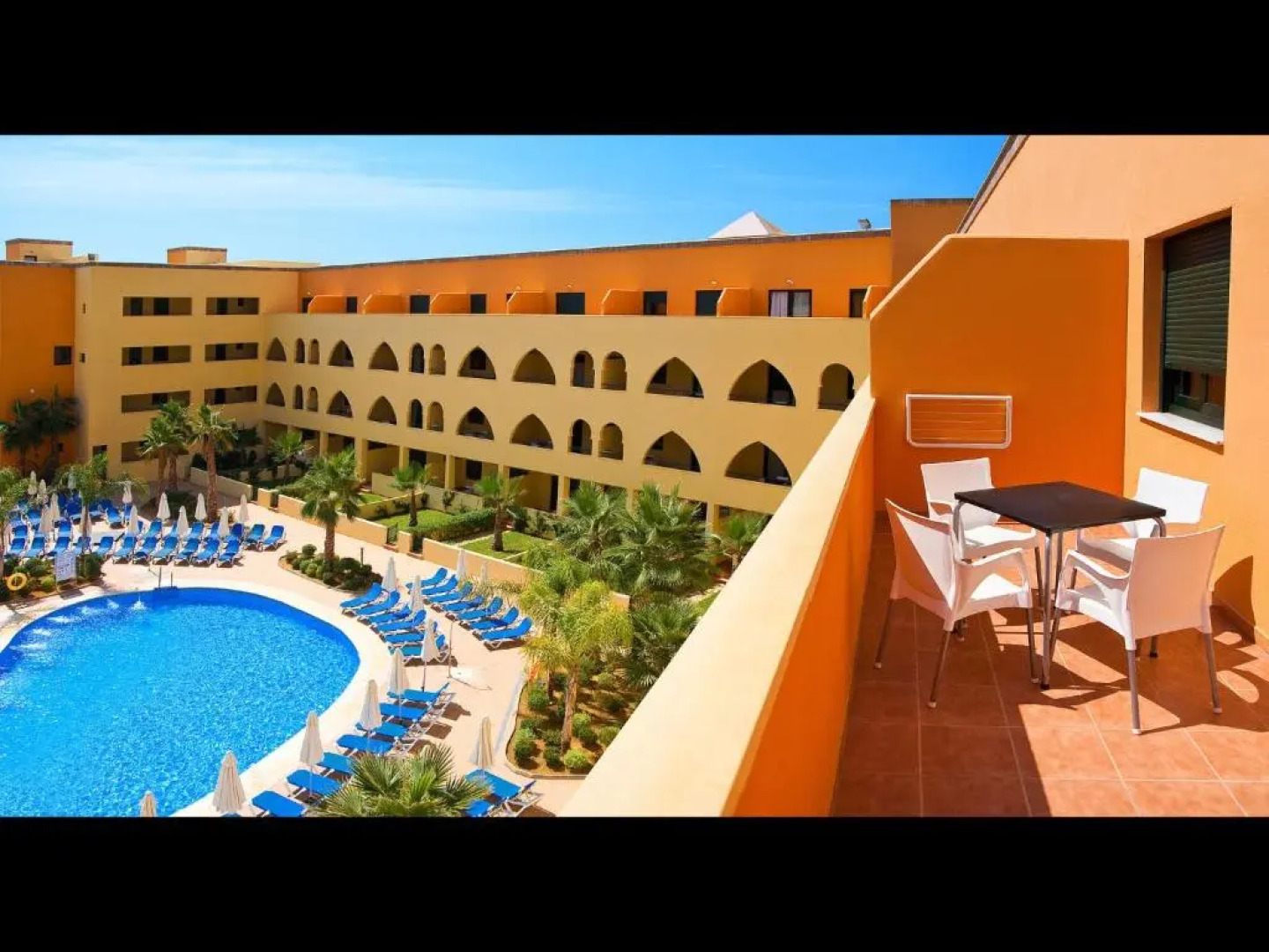 Apartamentos Playamarina