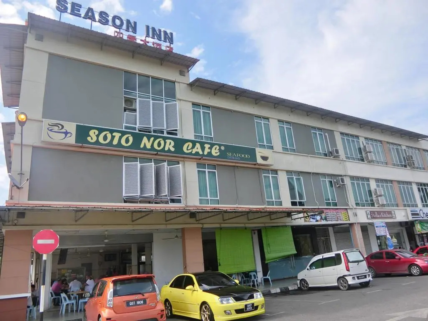 OYO 43987 Season Inn