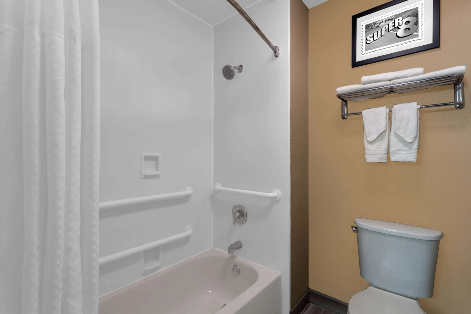 Отель Super 8 by Wyndham South Holland