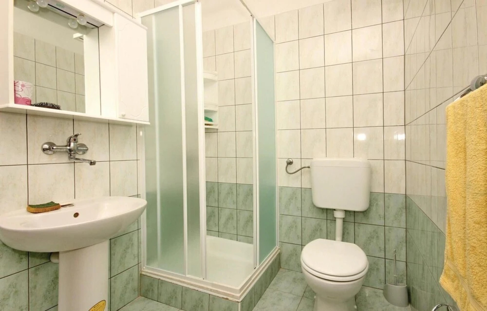 Awesome Home in Racisce With Wifi and 4 Bedrooms