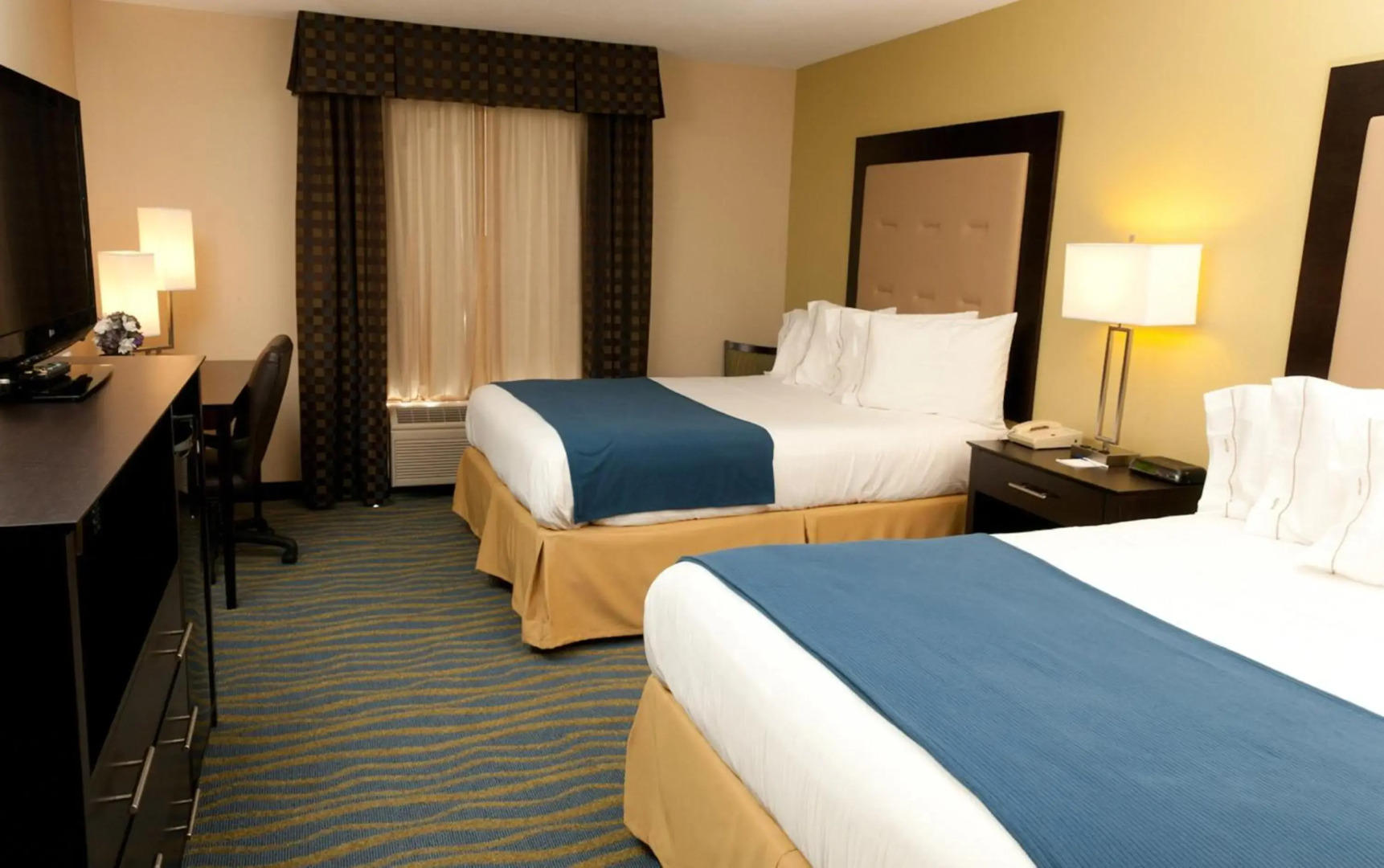 Holiday Inn Express & Suites Bloomington - Normal by IHG