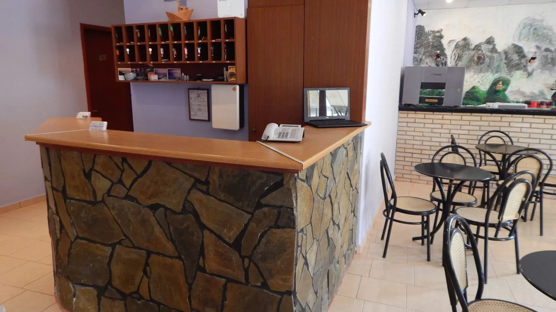 Petania Hotel & Apartments