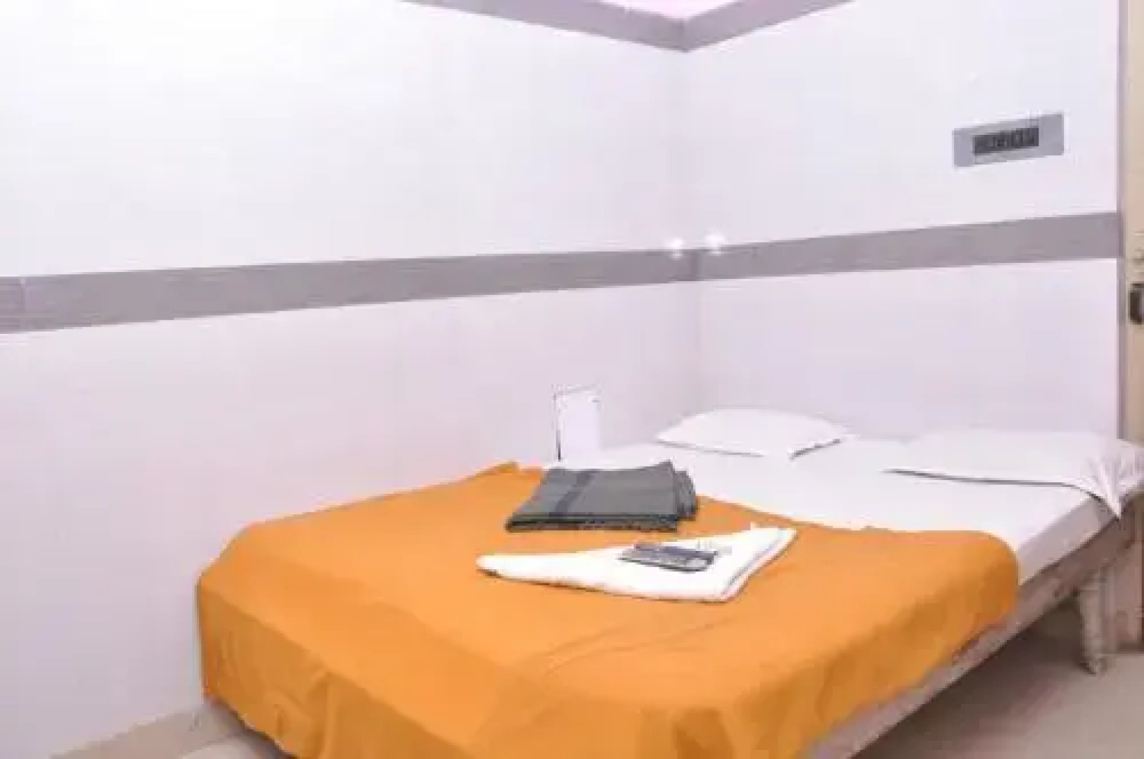 Shreyas Deluxe Lodge