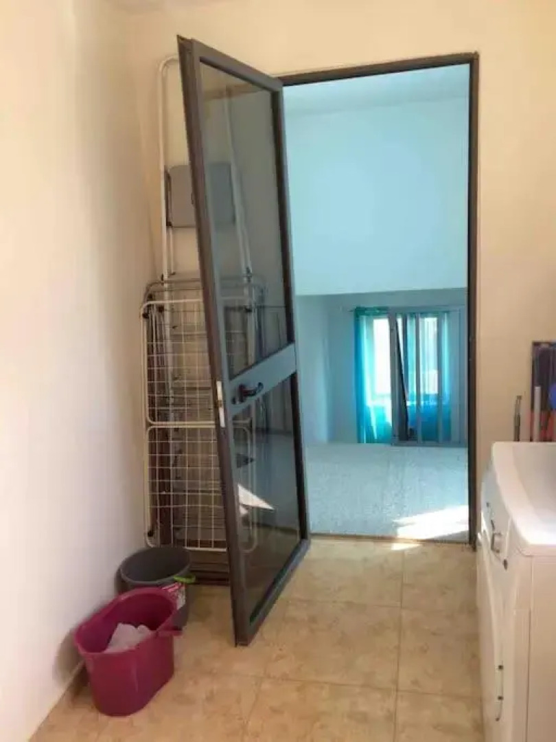 May Flower: Modern Flat close to Airport/Bus Stops