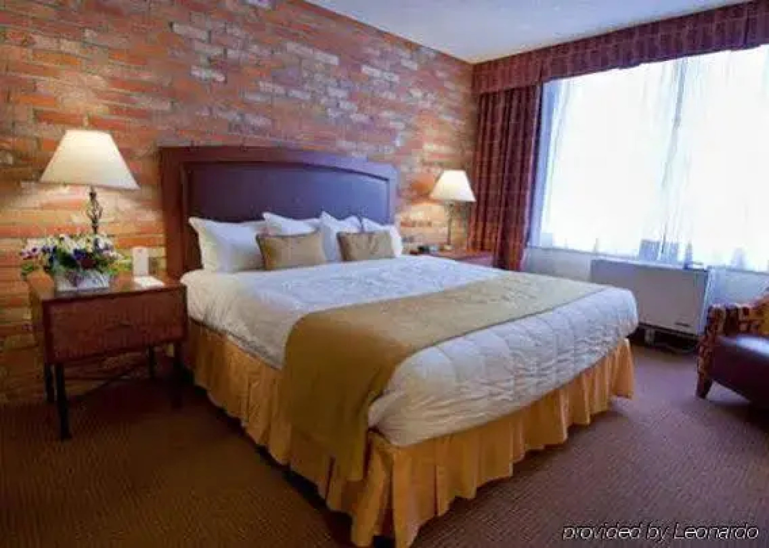 Quality Hotel Downtown-Inn at False Creek