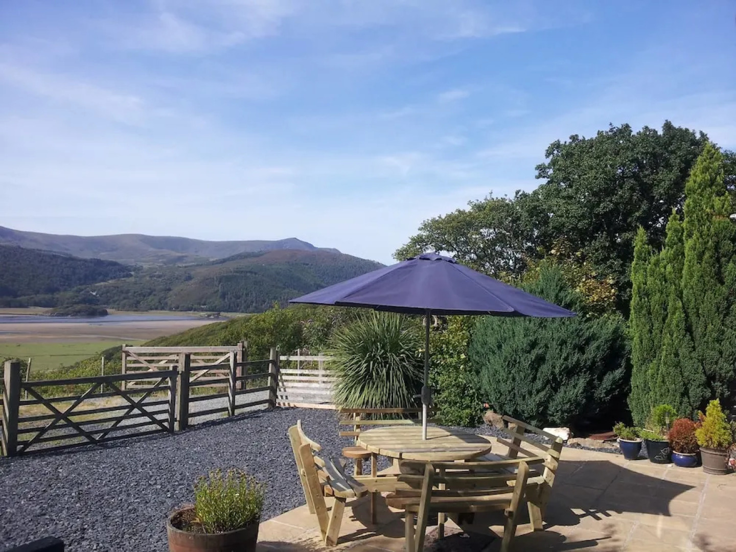 Pine Cottage - Exceptional Location In Snowdonia National Park Near Beaches