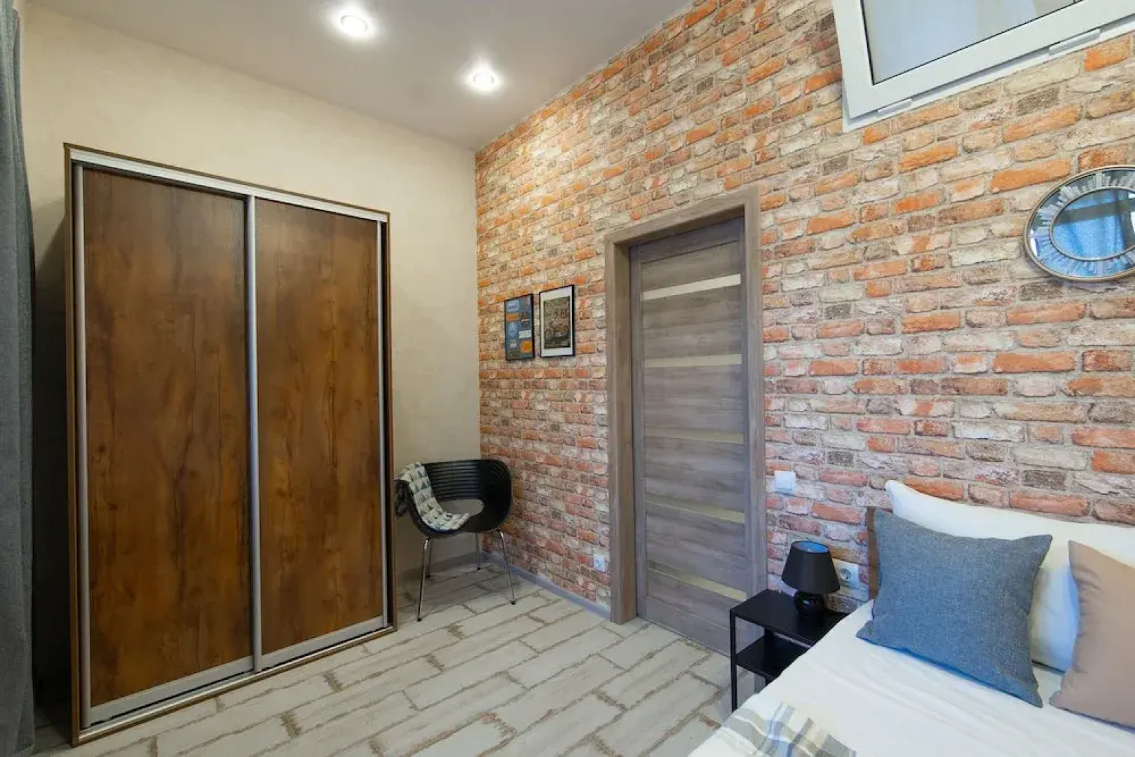 More Apartments na Avtomobilnom 58A - 2