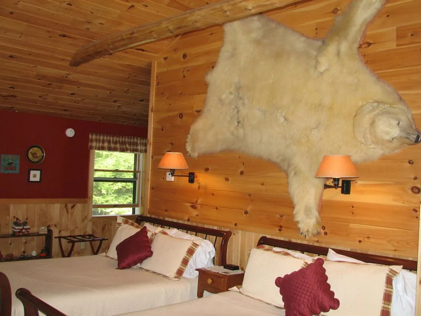 Kiwassa Lake Bed & Breakfast