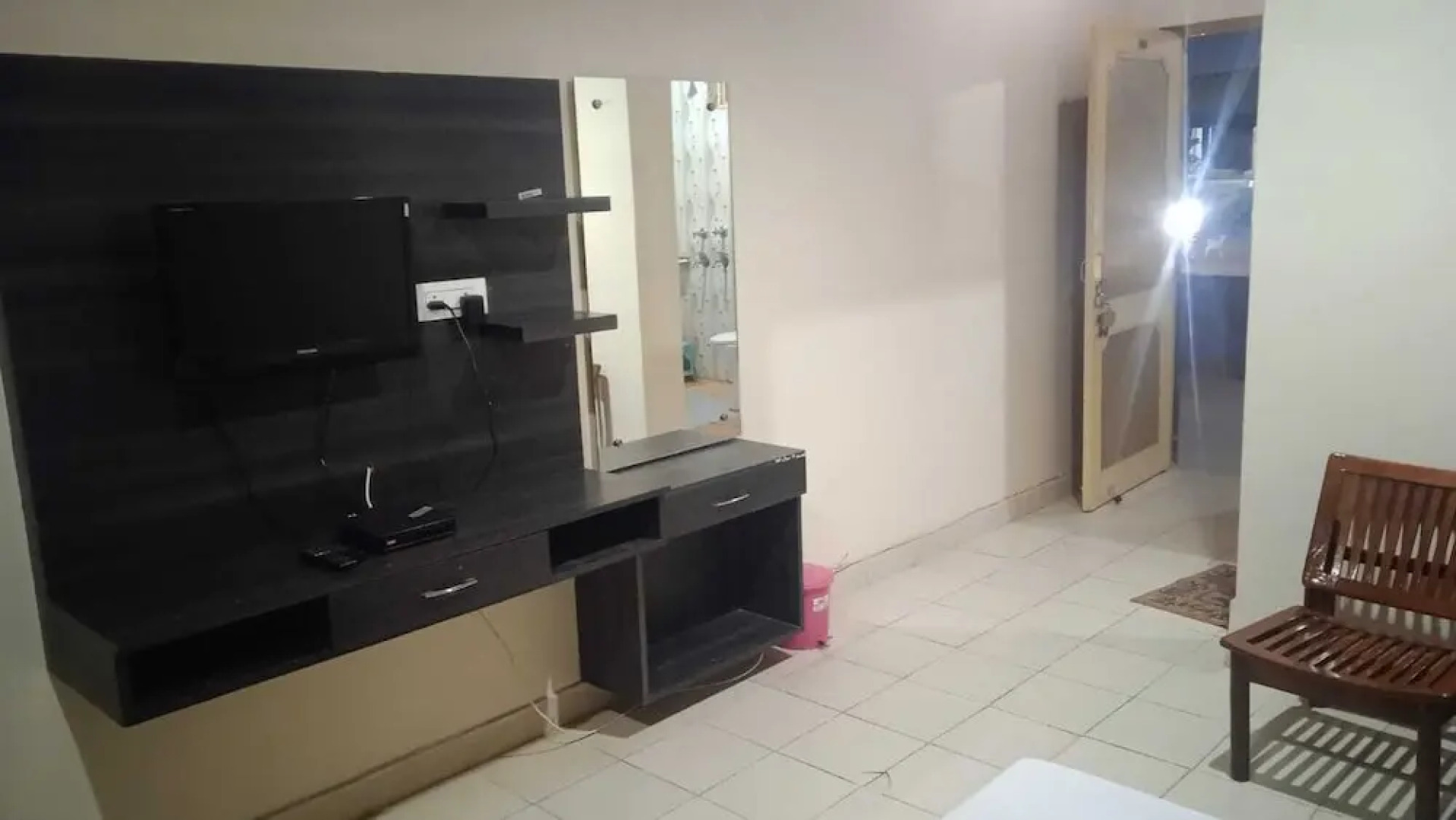 Pops Hotel and Restaurant