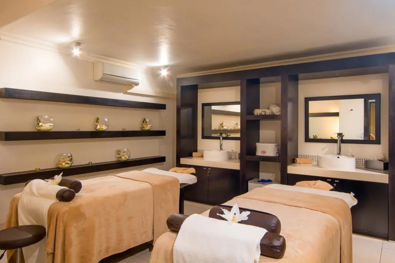 San Lameer Villa Rentals  3515