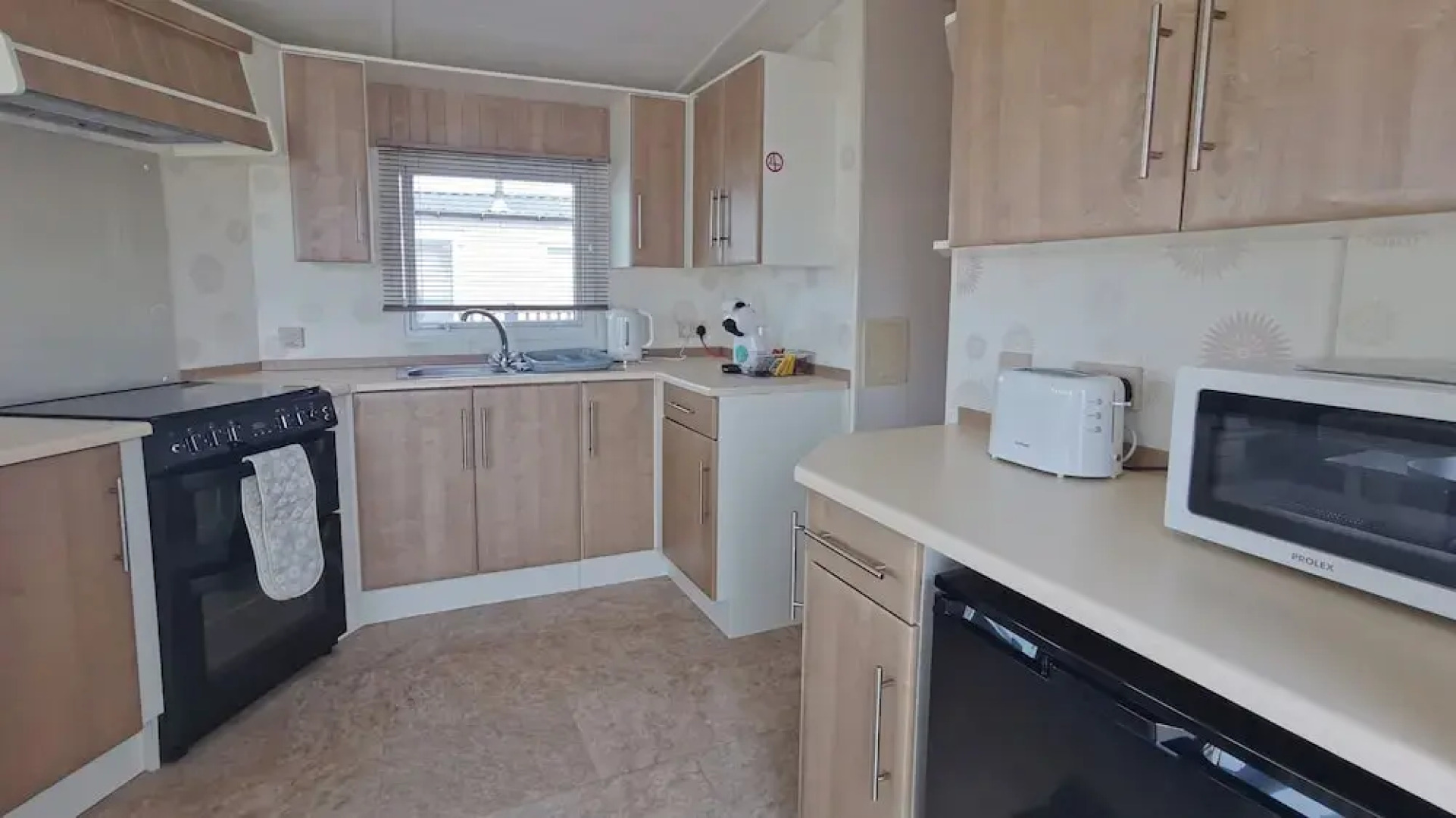 Snowdonia Holiday Sea Beach and Mountains View