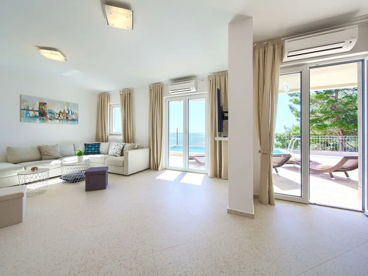 Villa in Cres With Sea Views & Pool