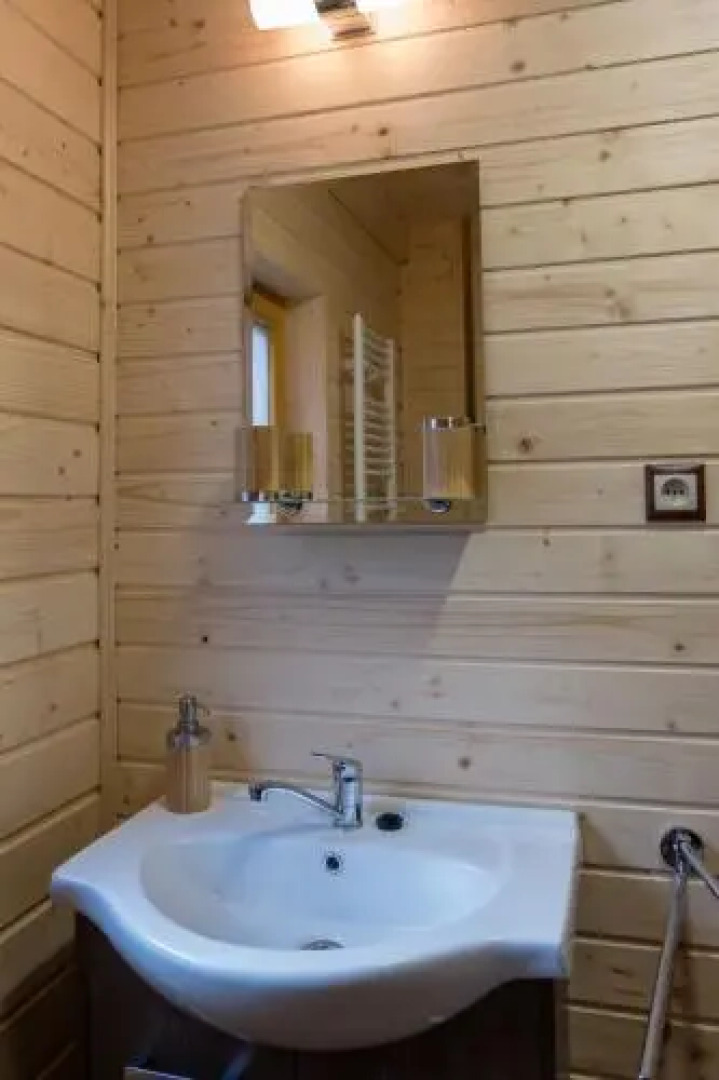 Chatovy Rezort Lopusna Dolina