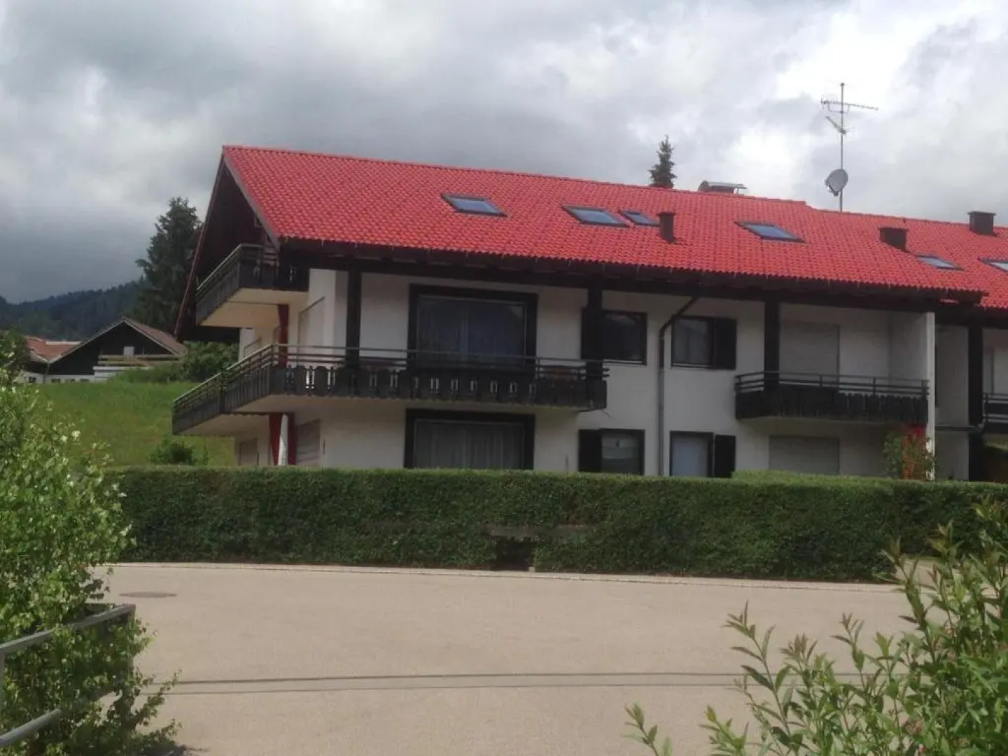 Wintertraum im Allgäu Alpine und Deluxe Sonnenwinkel, 4 Sterne Klassifiziert, WLAN gratis, großer Balkon mit Bergsicht, ruhig und doch zentral gelegen, tolle neu renovierte Ferienwohnung mit separaten Schlafzimmer, Brötchenservice, Hunde auf Anfrage