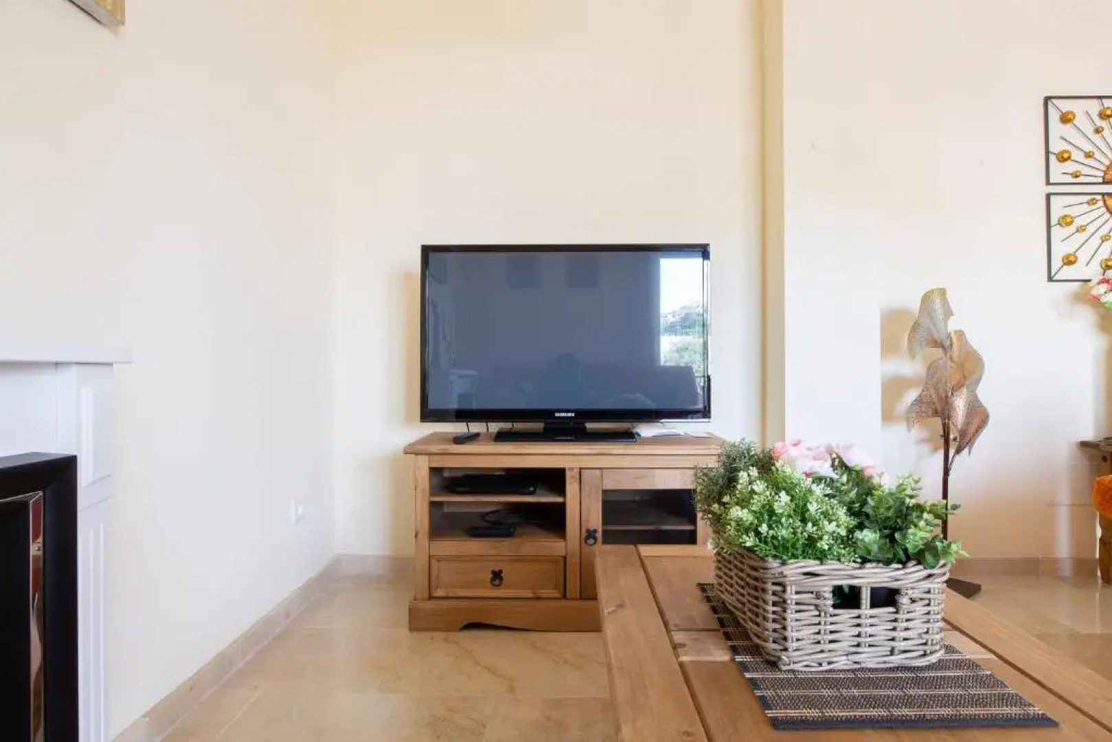 2261-Superb apt on the beach, on Duquesa harbour