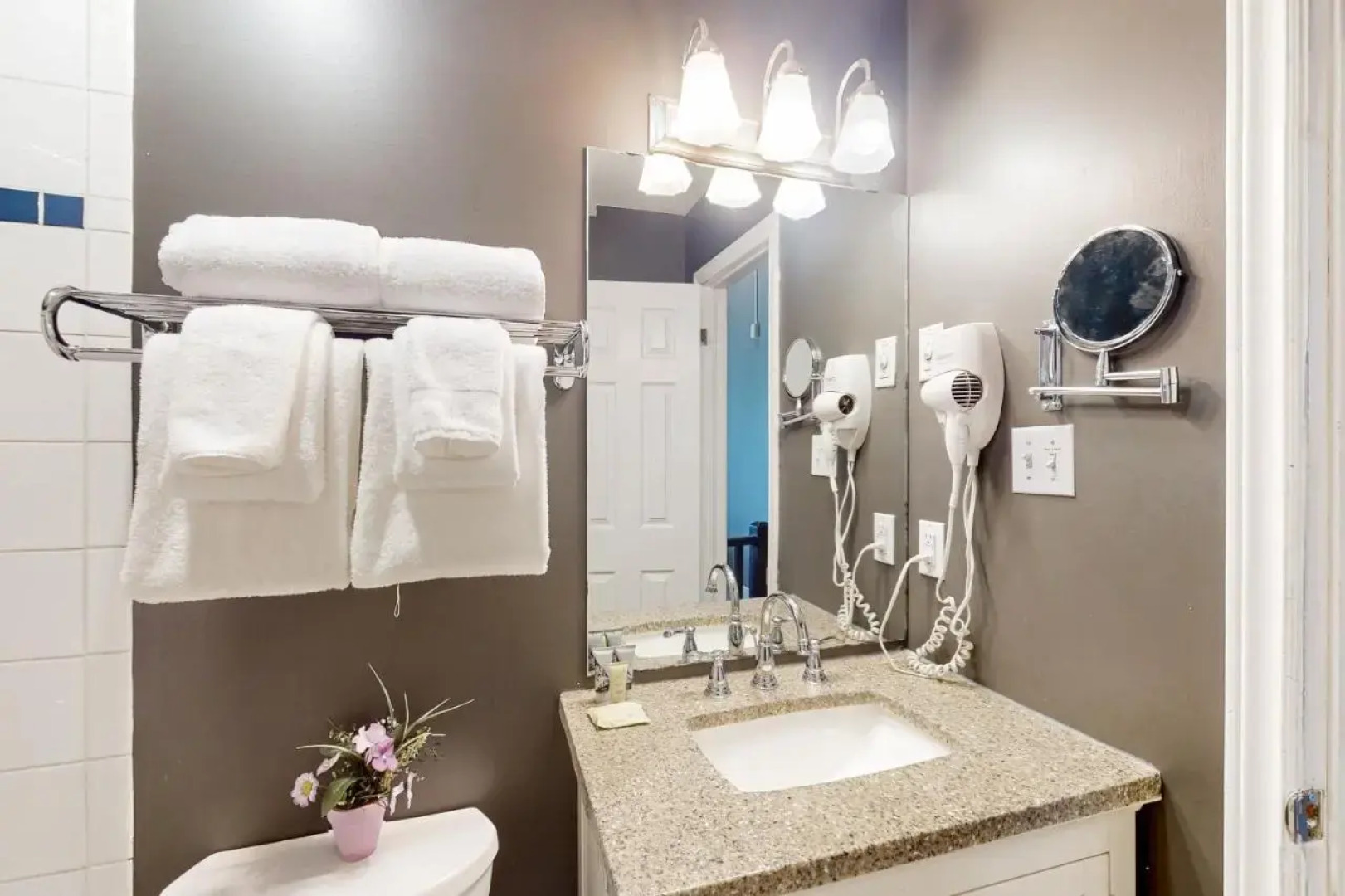 Lofted Rustic Chalet @ Blue Mountain