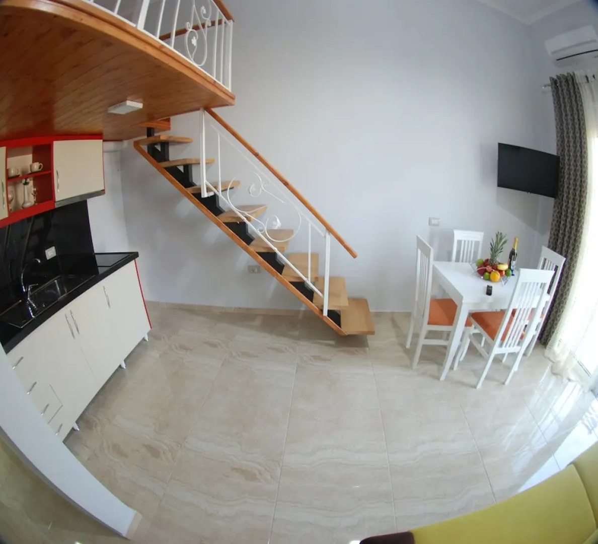 Crown Deluxe Apartments