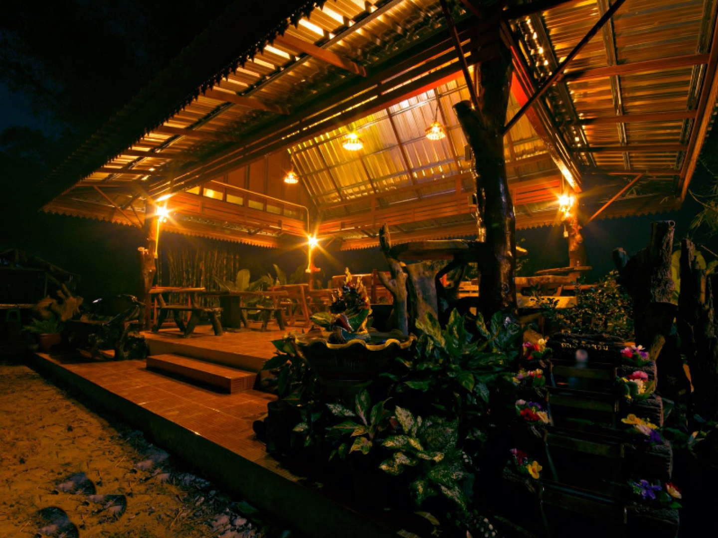 Baan Kamolsit Resort