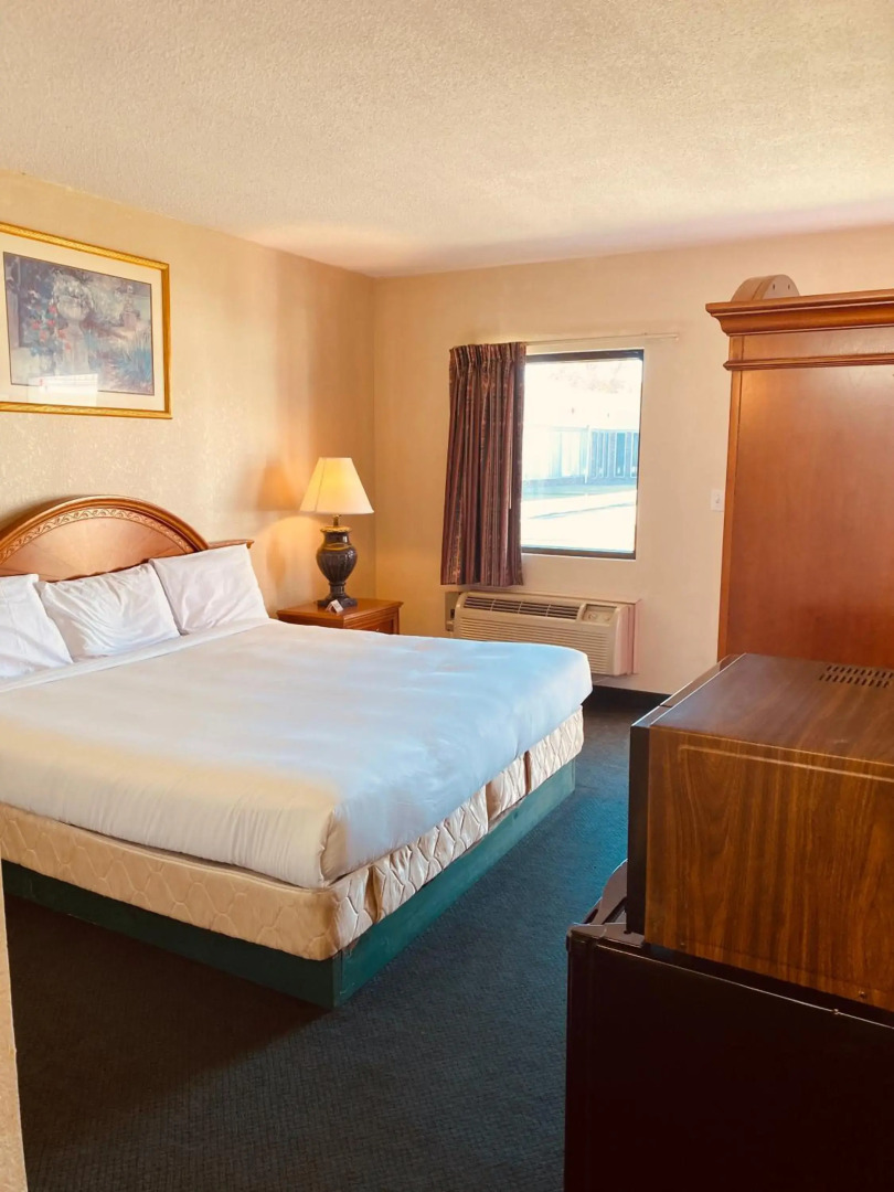 Travelers Place Inn & Suites