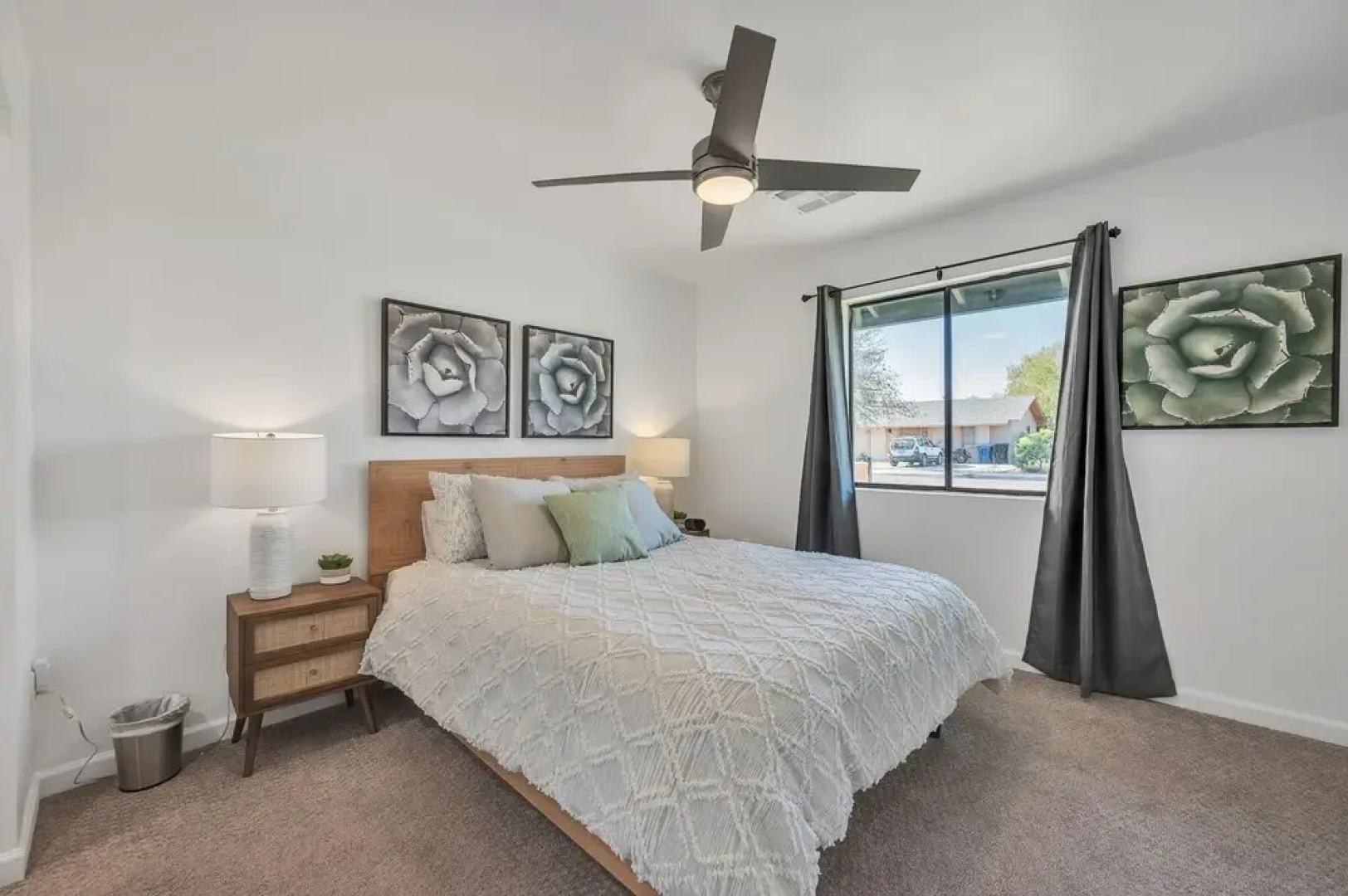 The Palms: Spacious 4-BR Retreat with Hot Tub near Gilbert by RedAwning