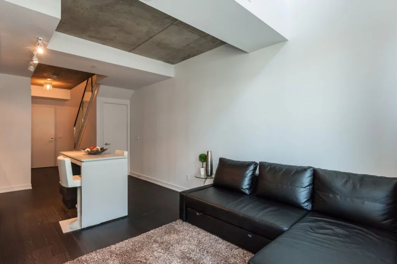 Life Suites - King West Loft