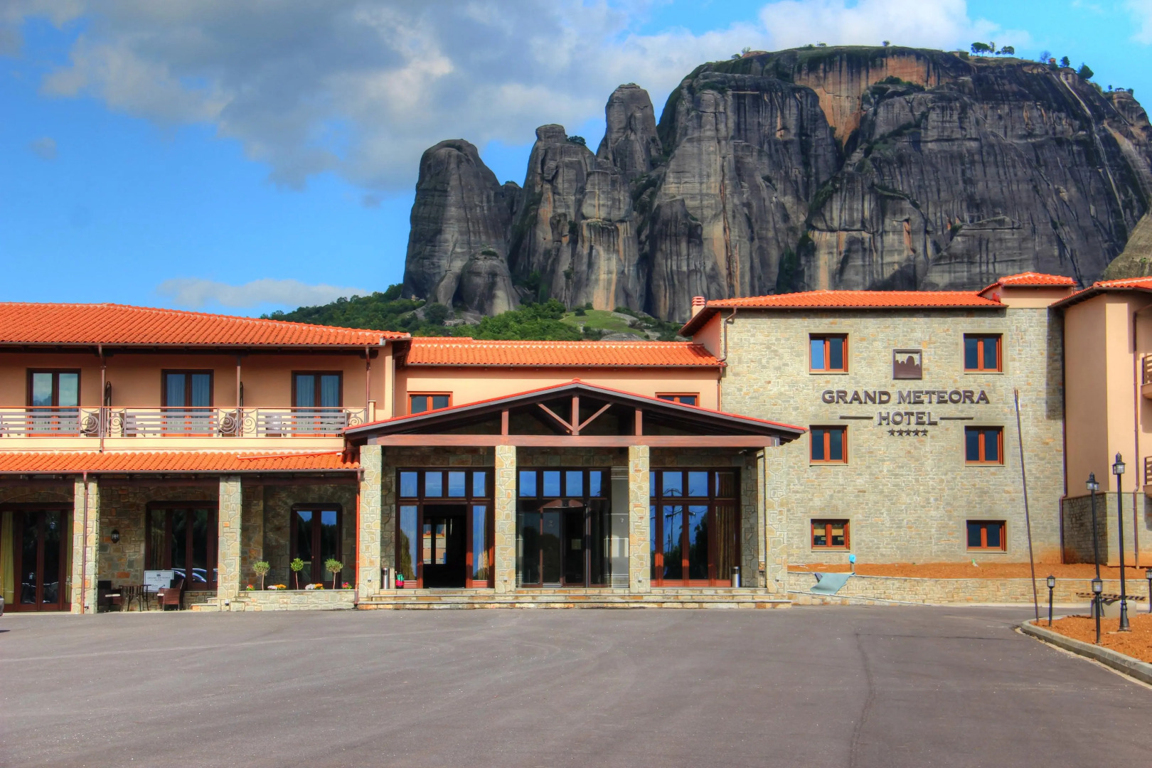 Grand Meteora Hotel