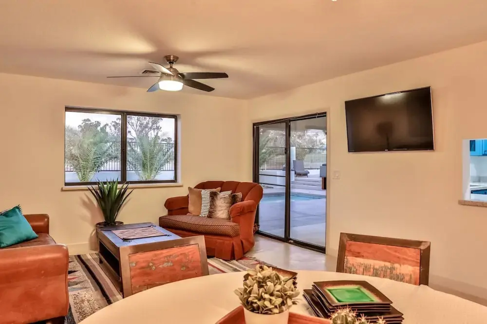 690 Avenida Laredo