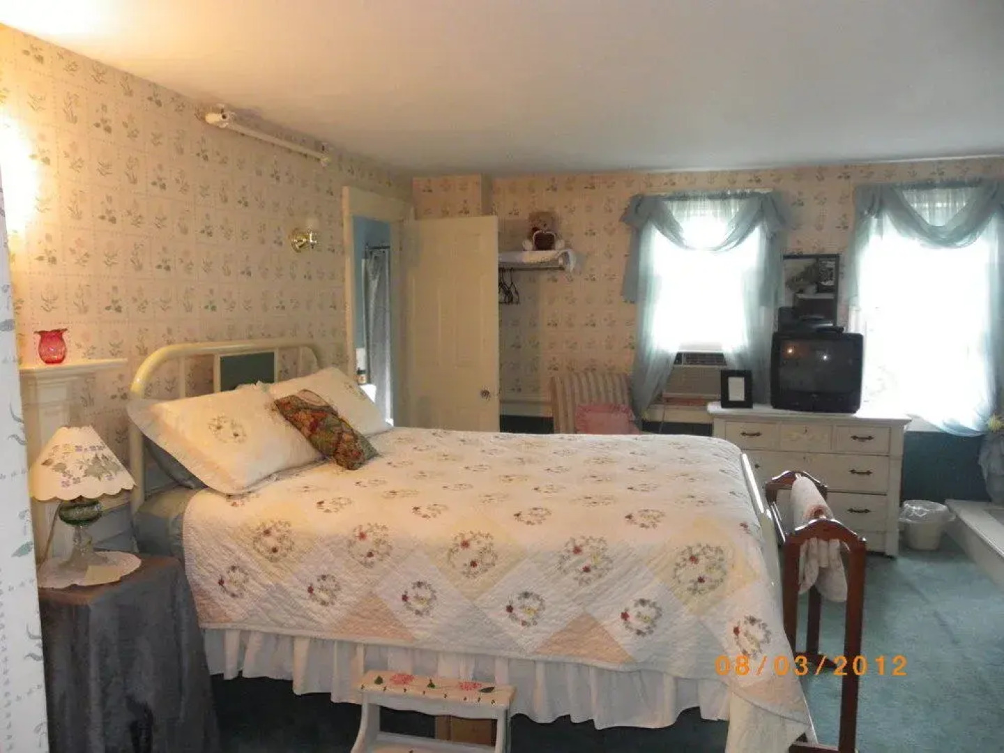 Old Red Inn & Cottages