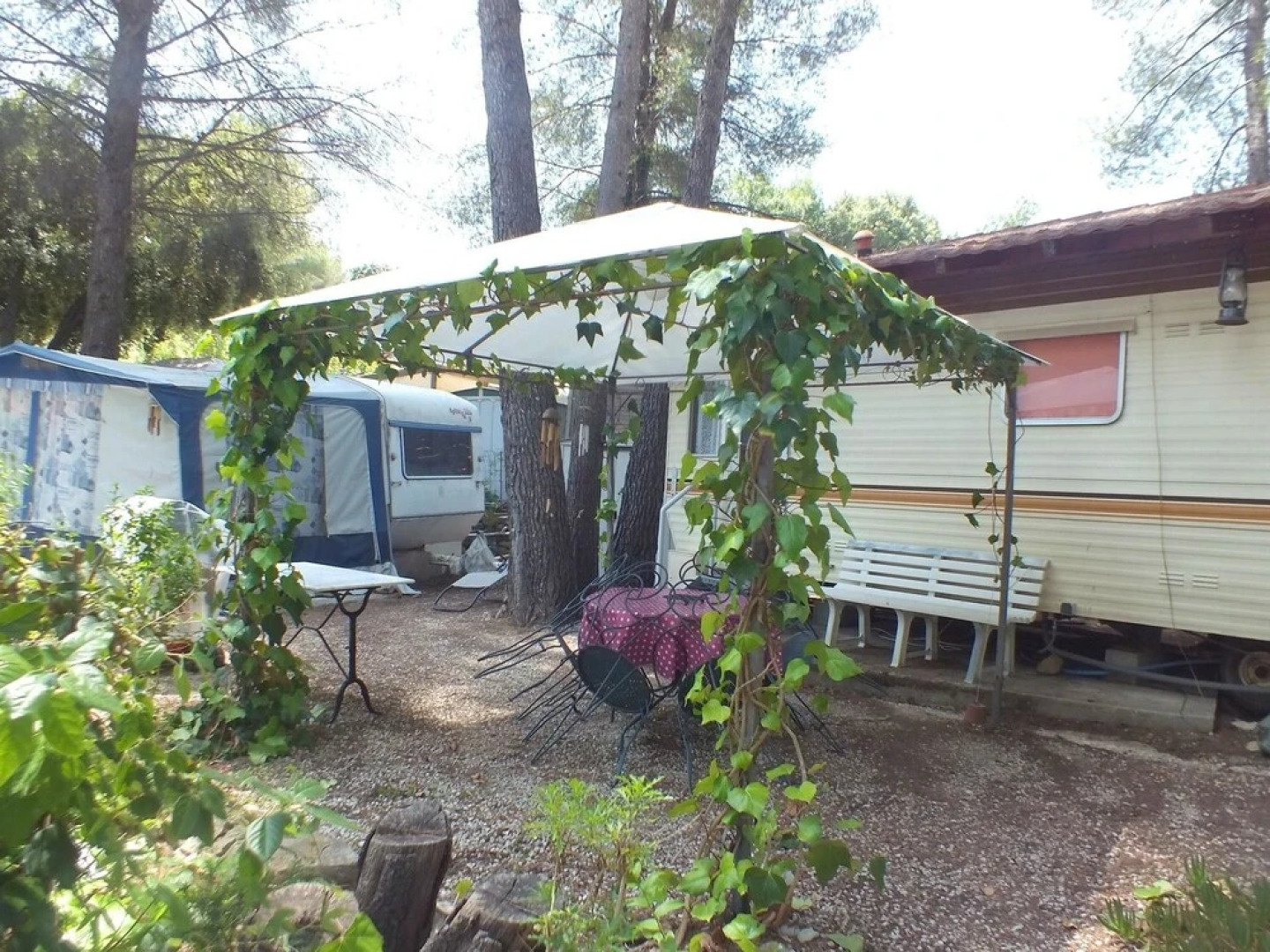 Bungalow With 2 Bedrooms in Le Castellet, With Terrace - 10 km From th