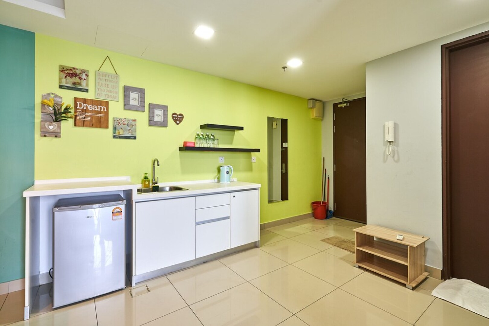 OYO Home 44002 Classic 2br Setia Alam Trefoil.