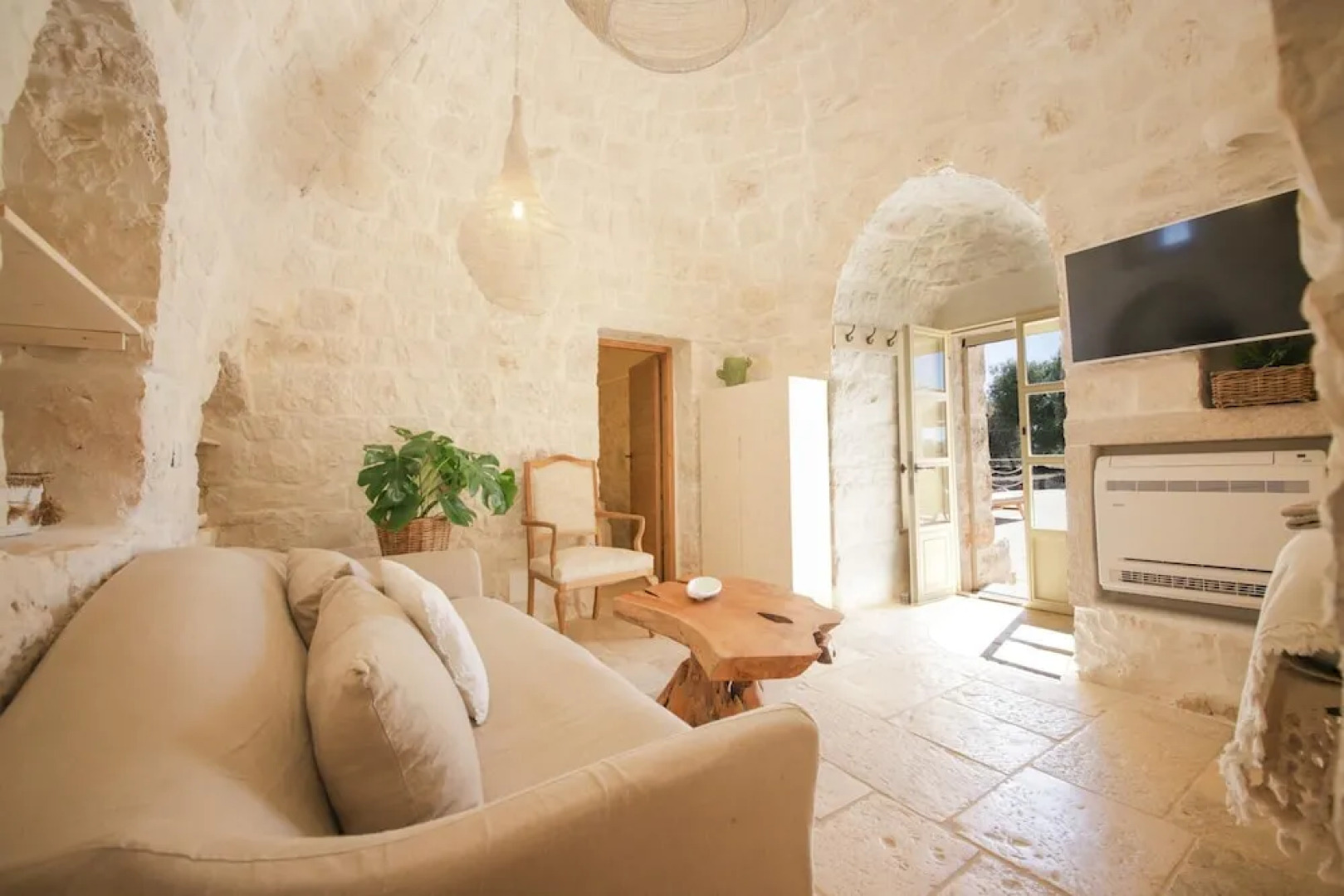 TD Trulli di Carole Renovated Trulli With Pool