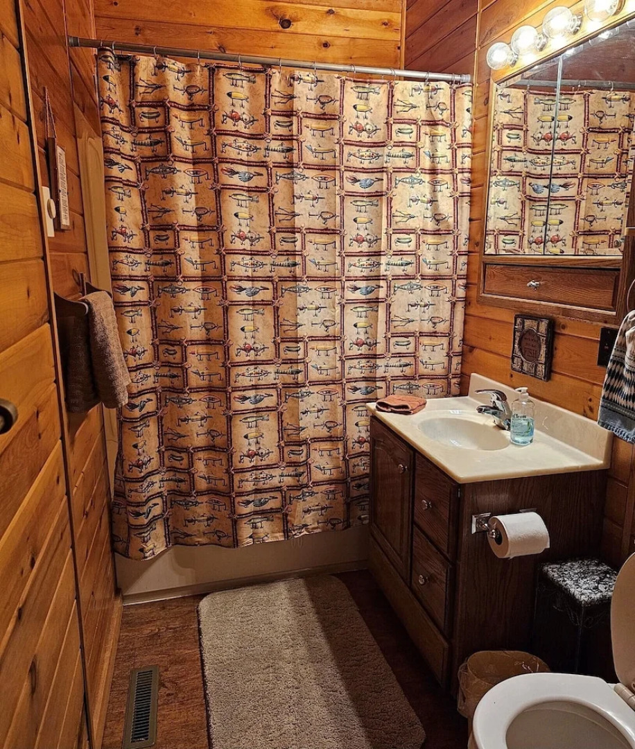 Butler's Bay Teal Lake Cabin