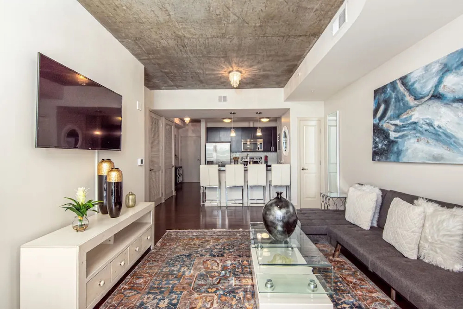 CHIC COLLECTION by NOHOTEL on 6th Street