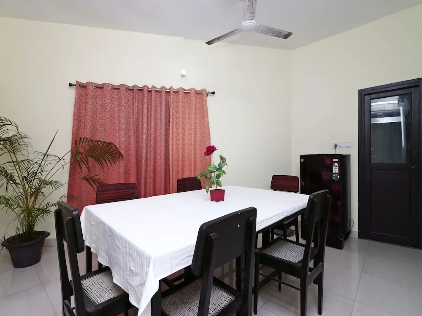 OYO 14811 Hotel Royal Monarch