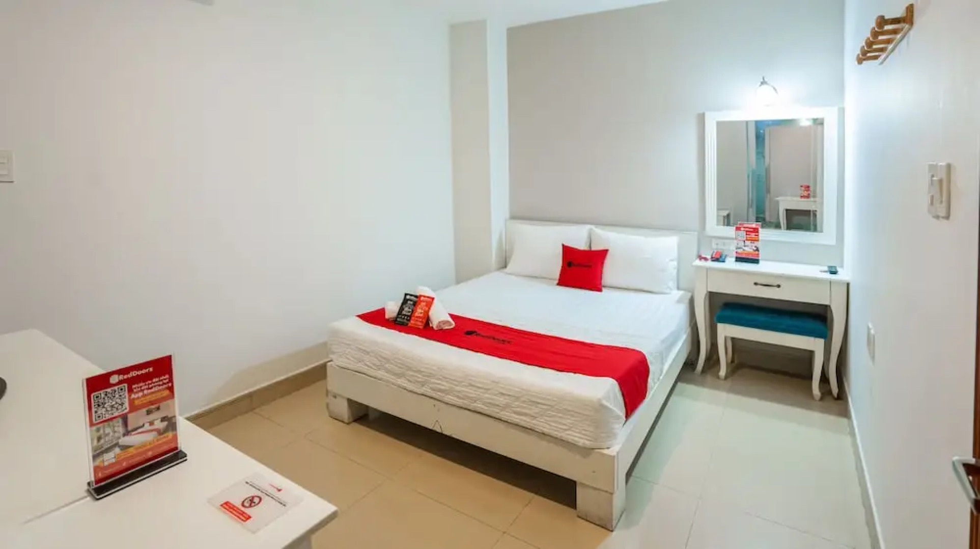 RedDoorz Near Tan Dinh Market 3