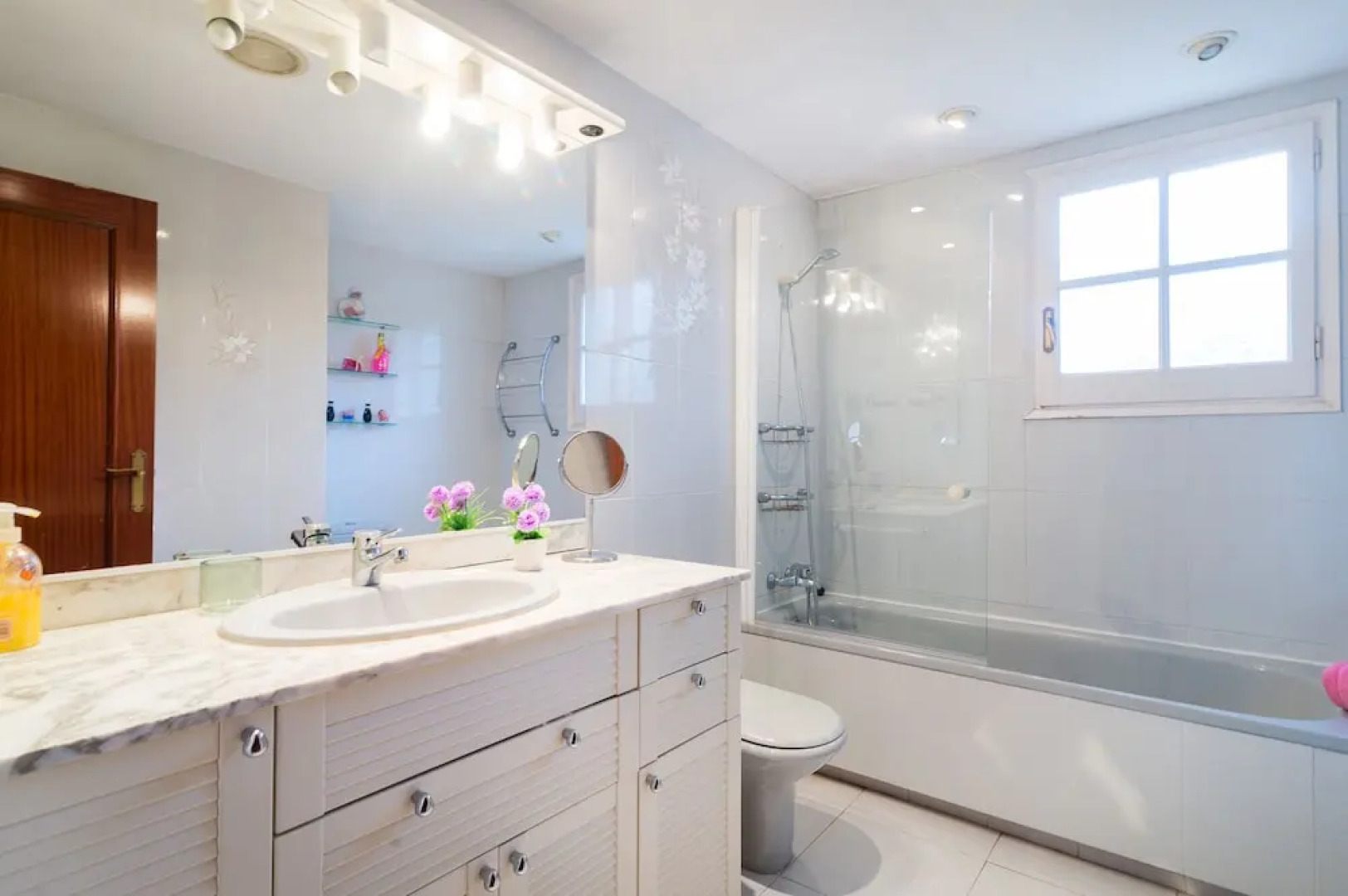 Preciosa villa mar y montaña