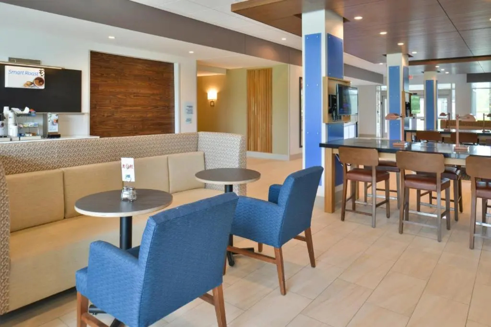 Holiday Inn Express & Suites Omaha Airport by IHG