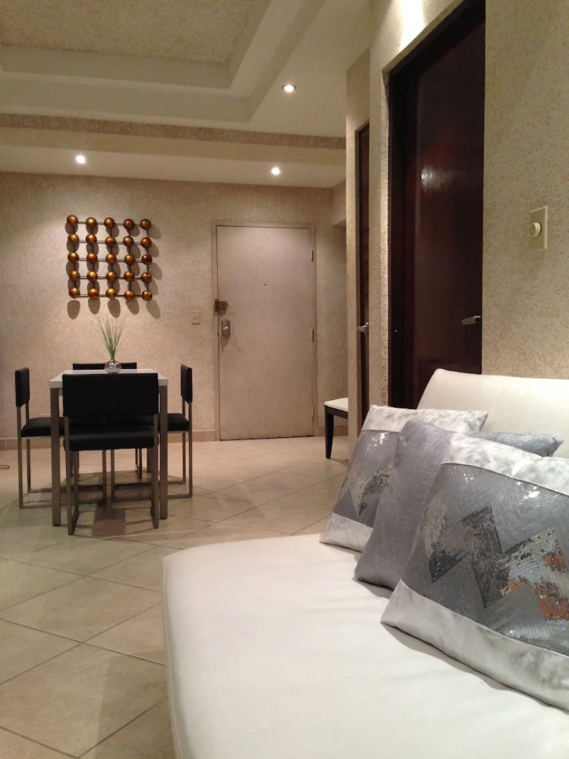 Modern and Cozy Miramar