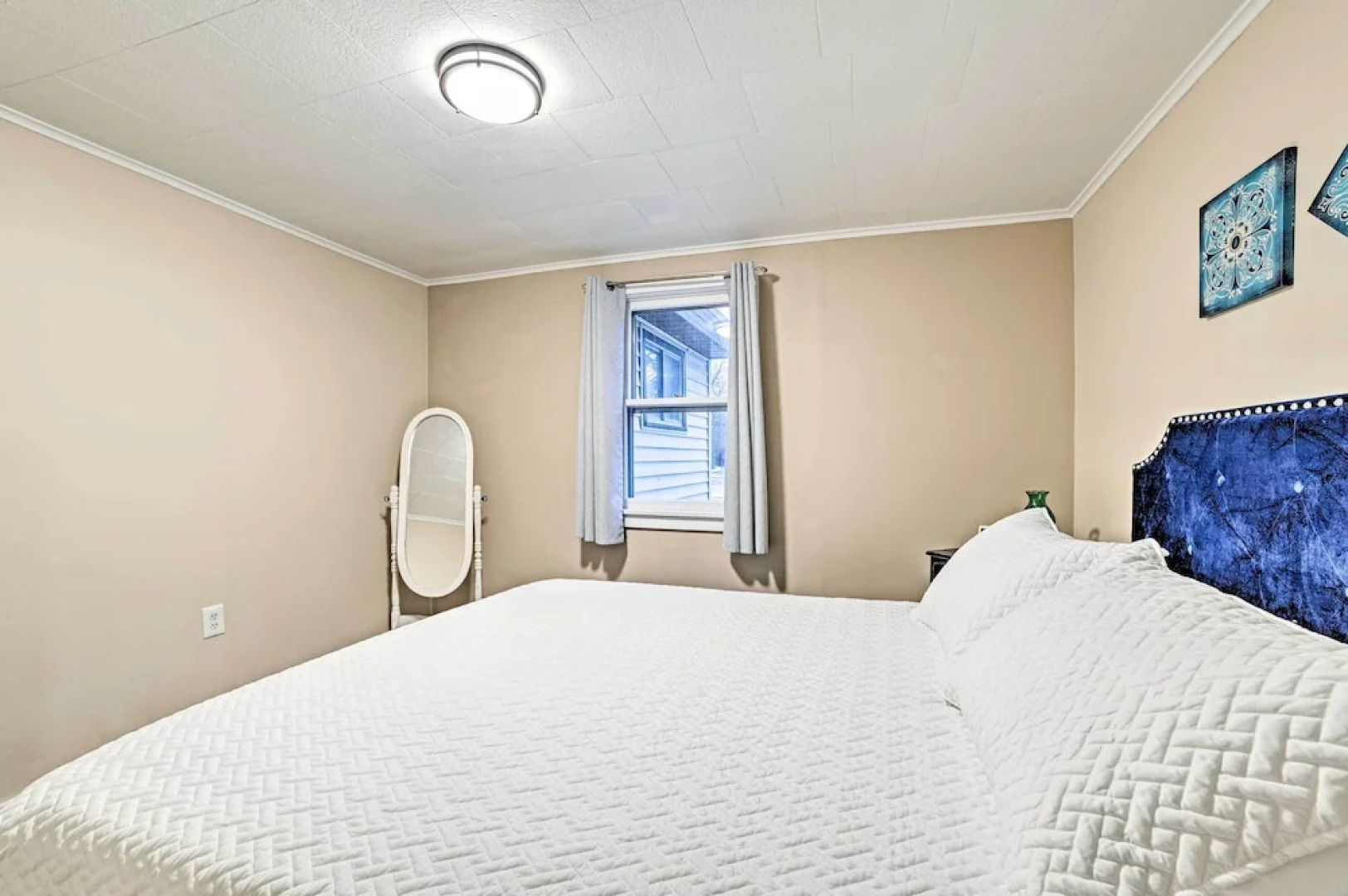 Quaint Frederic Home: Ski, Boat + Hike Nearby