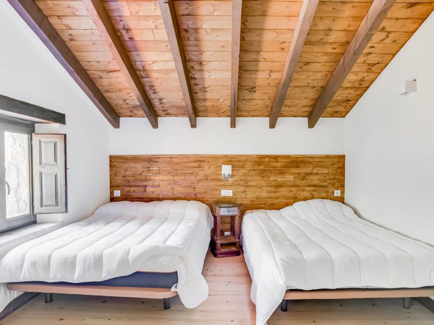 Rustic Holiday Home in Merilla with Valley View