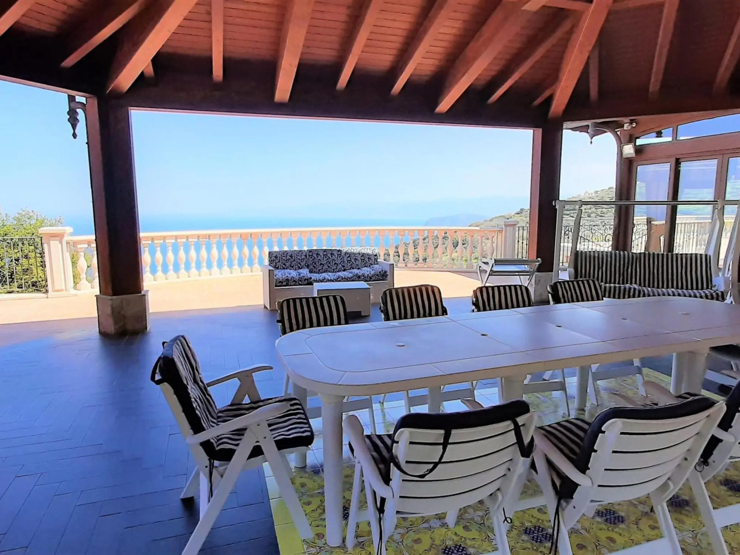 Divine Holiday Home in Giosa Marea with Sauna and Jacuzzi