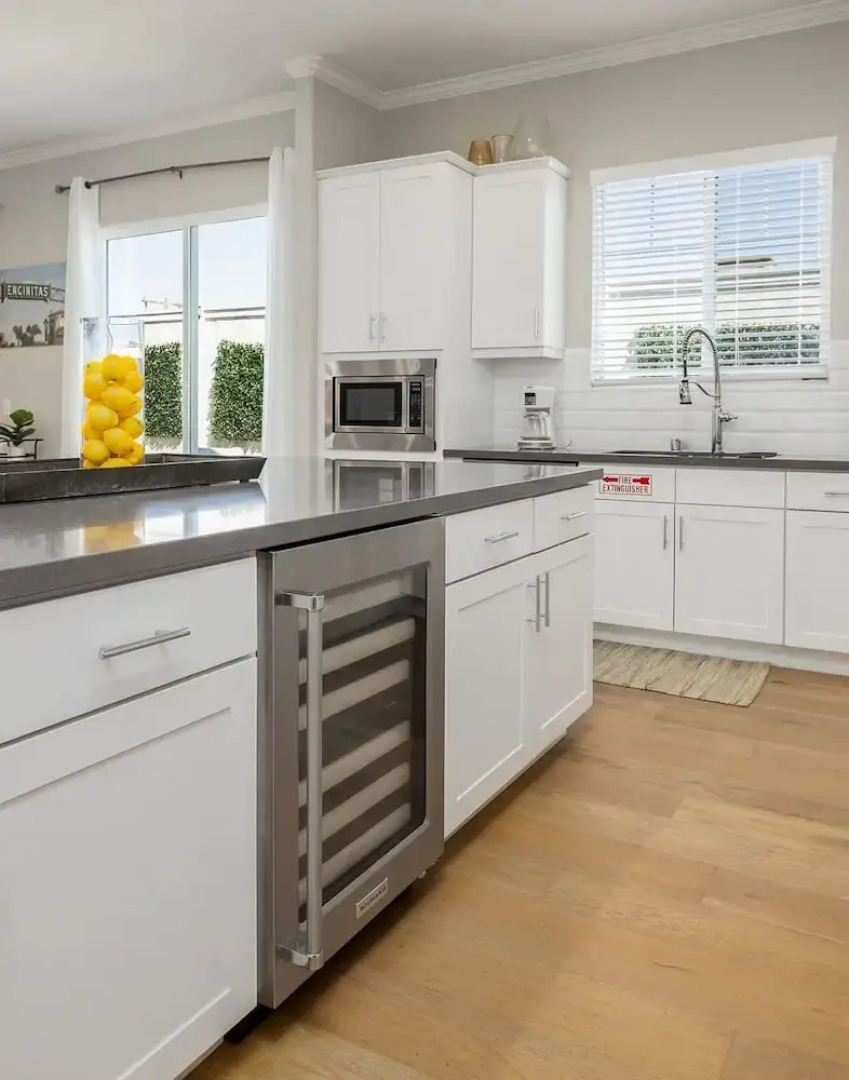 Large 4 Bedroom Close To Beach