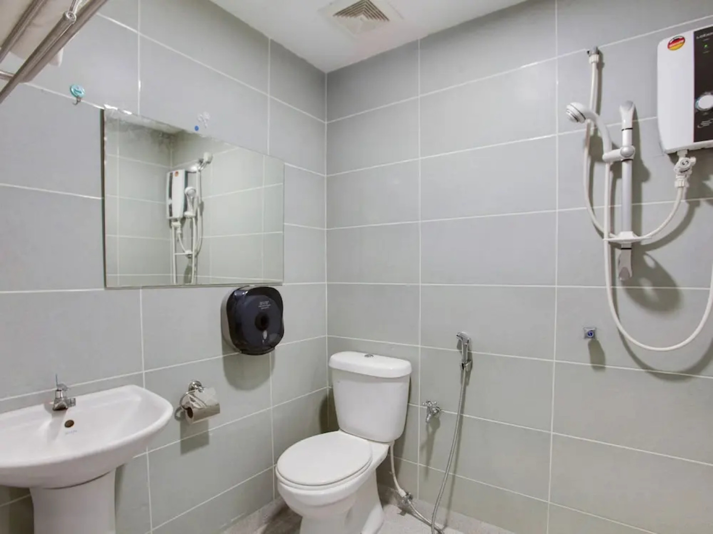 988 Hotel by OYO Rooms