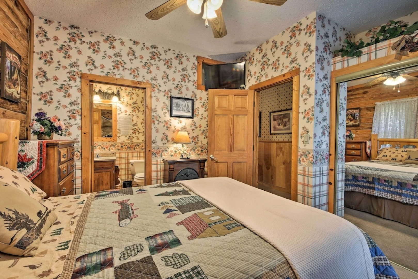 Tenn River Cabin w/ Hot Tub - 10 Mi to Chattanooga