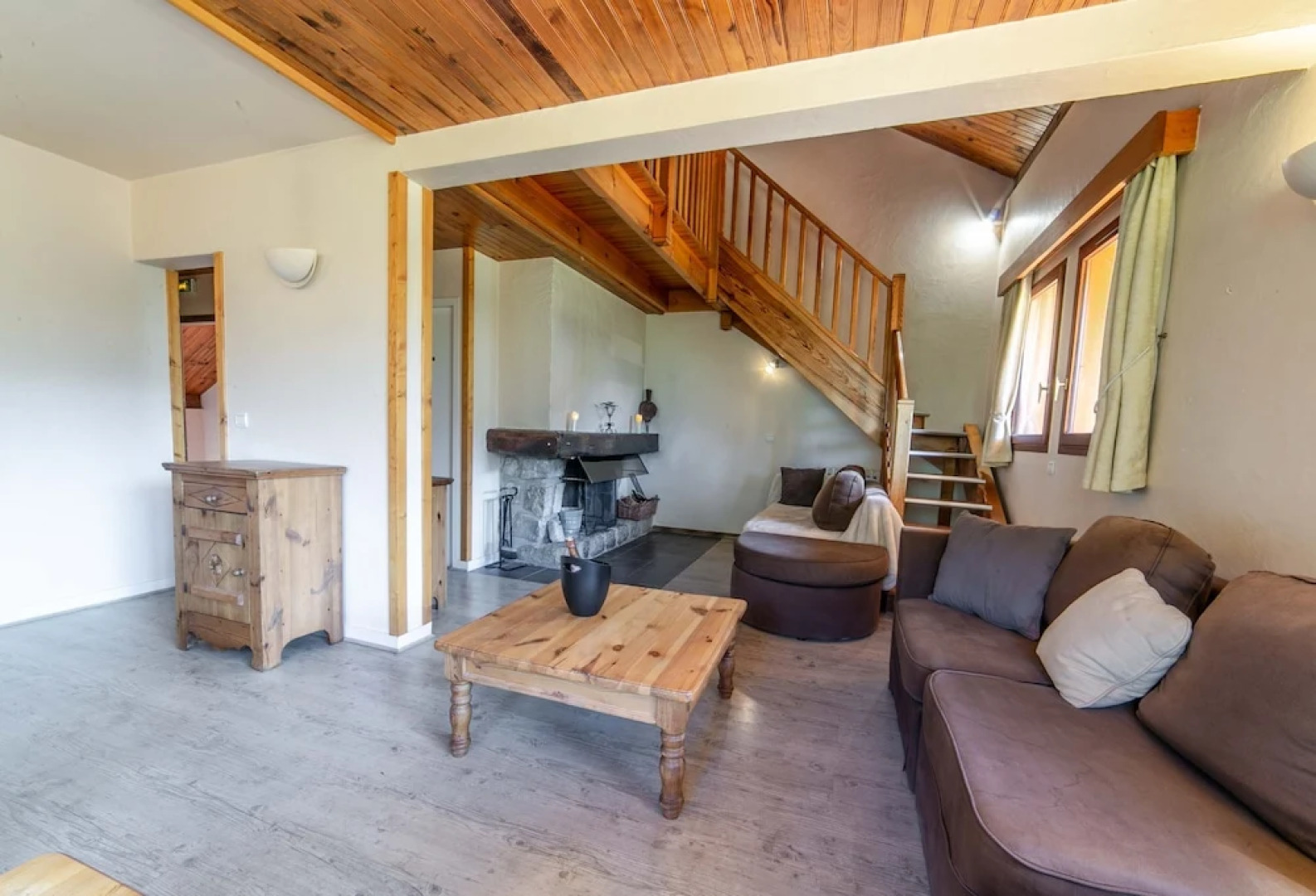 Authentic Chalet Méribel Village Close to the slopes