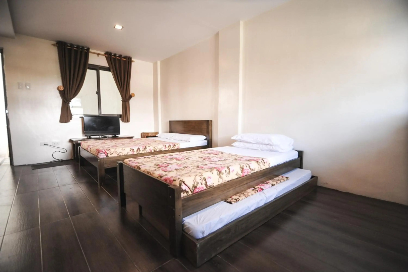 Pine Breeze Cottages