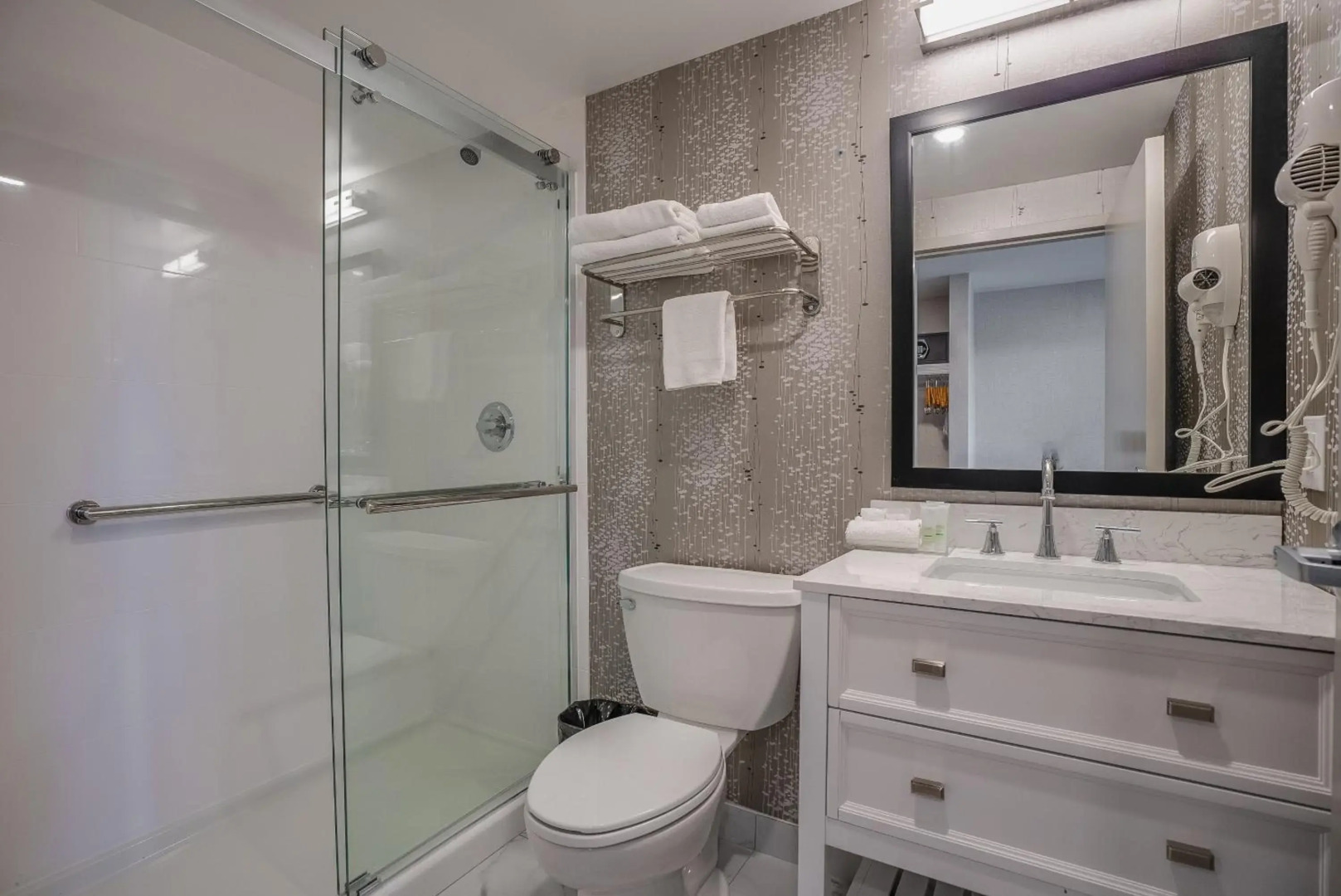 Monte Carlo Inn Oakville Suites