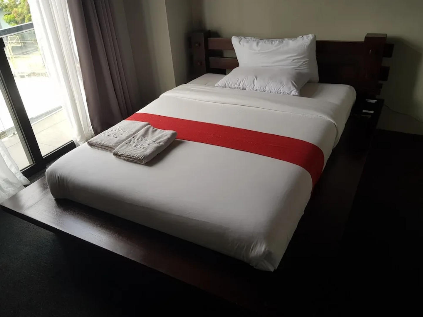 La Jenns Hotel and Resto Grill