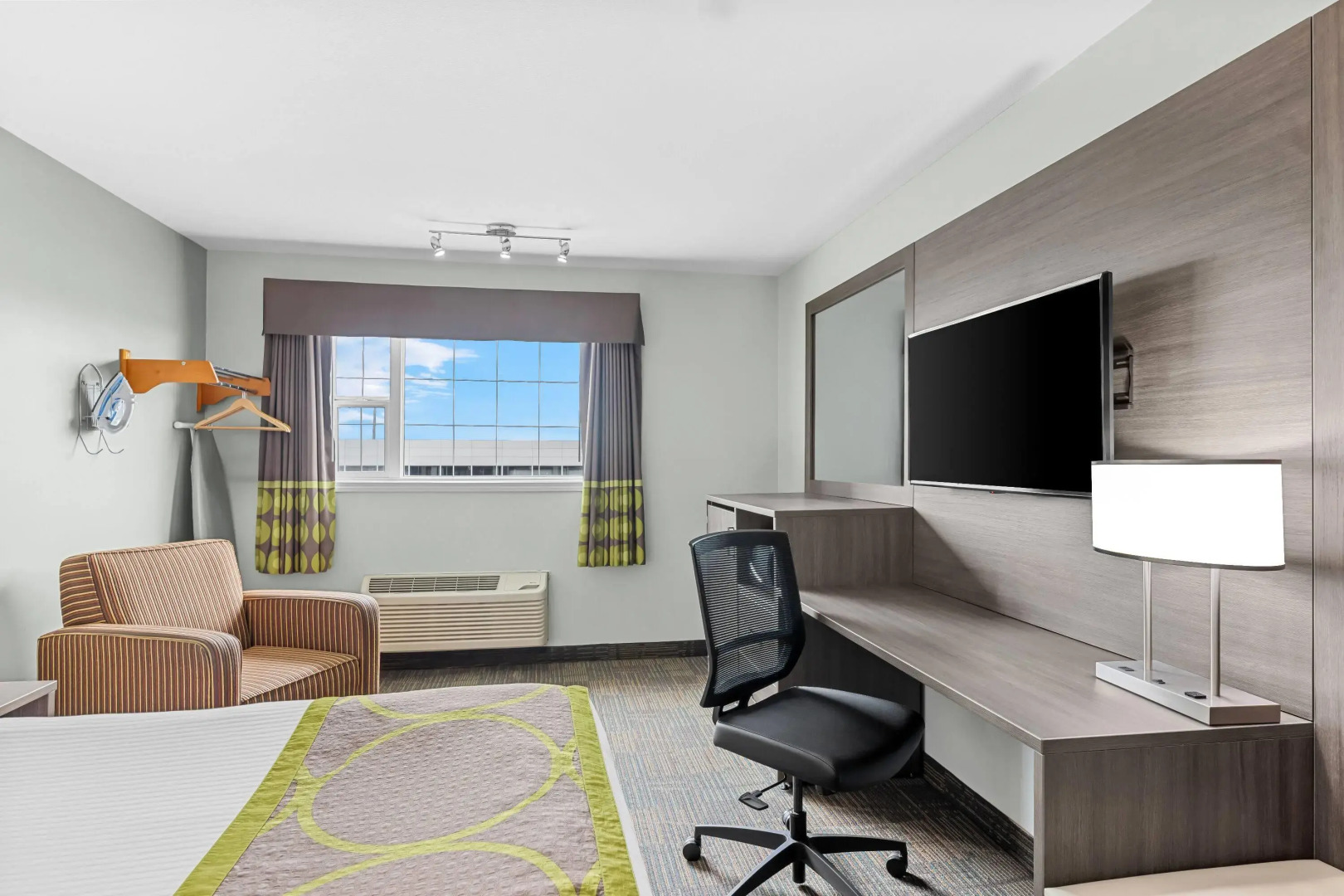 Super 8 by Wyndham Saskatoon Near Saskatoon Airport